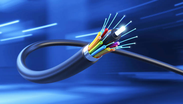 Internet Fiber Optik vs WiFi Seluler: Mana yang Cocok untuk Rumah?
